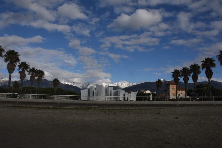 Foto panoramica massa carrara