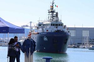 La nave Sea Watch in arrivo nel porto di Carrara qualche tempo fa