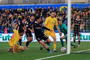 Carrarese Palermo, azione sottoporta