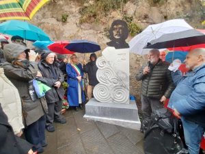 La statua del Che il giorno della sua inaugurazione al Baluardo