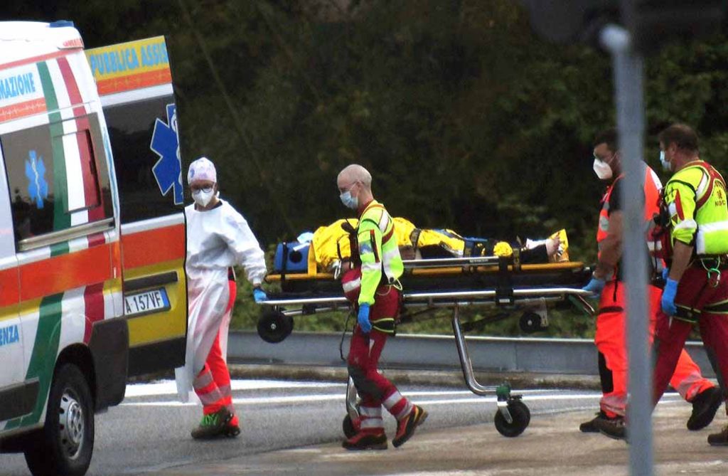 Soccorso per un giovane in arresto cardiaco