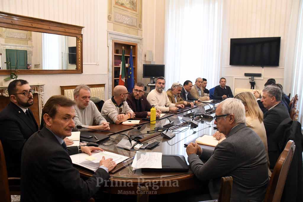 ncontro fra sindacati, azienda, autorità, capitaneria e sindaca dal prefetto Gaetano Cupello