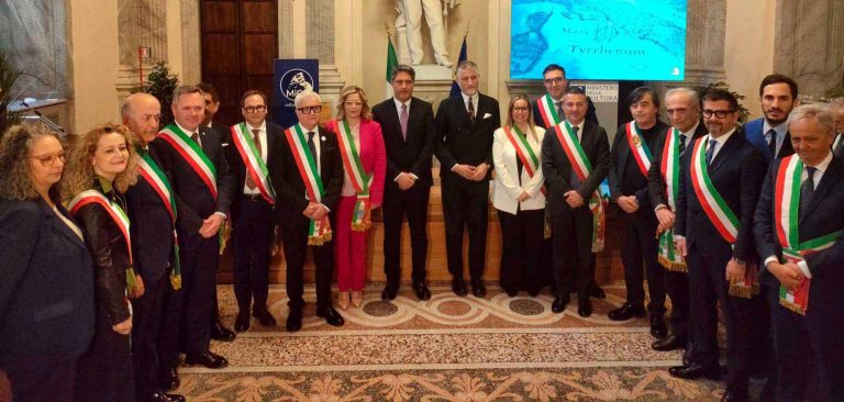 Il gruppo dei candidati a Capitale della cultura 2028 insieme al ministro questa mattina a Roma
