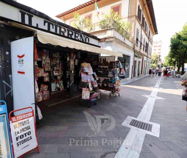 Un'edicola di giornali