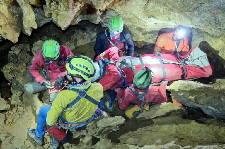 Soccorso speleo nell'antro del corchia