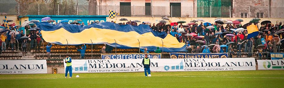 I tifosi della Carrarese nelle tribune