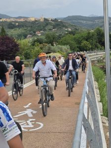 La prima pedalata sulla nuova pista ciclabile tra Marinella e Sarzana